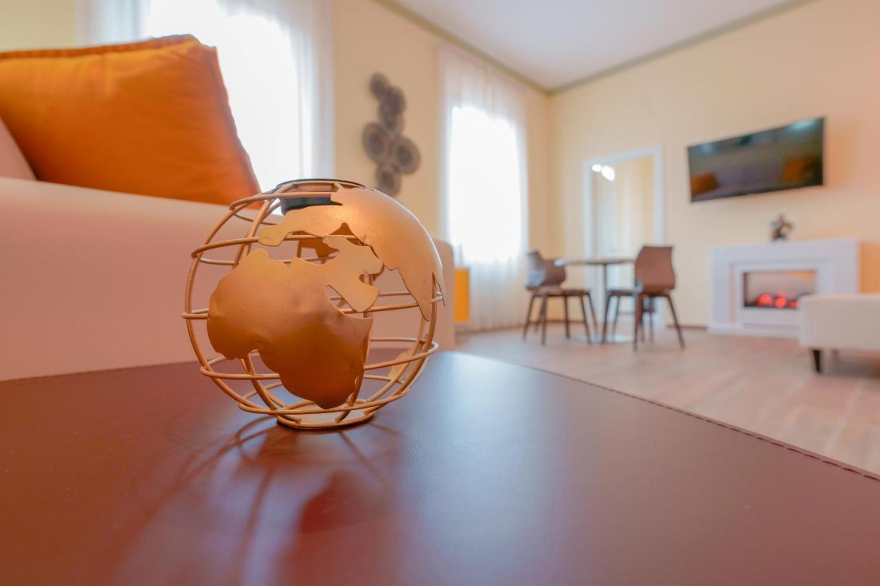 Attico Di Via D'Azeglio Bed & Breakfast โบโลญญา ภายนอก รูปภาพ