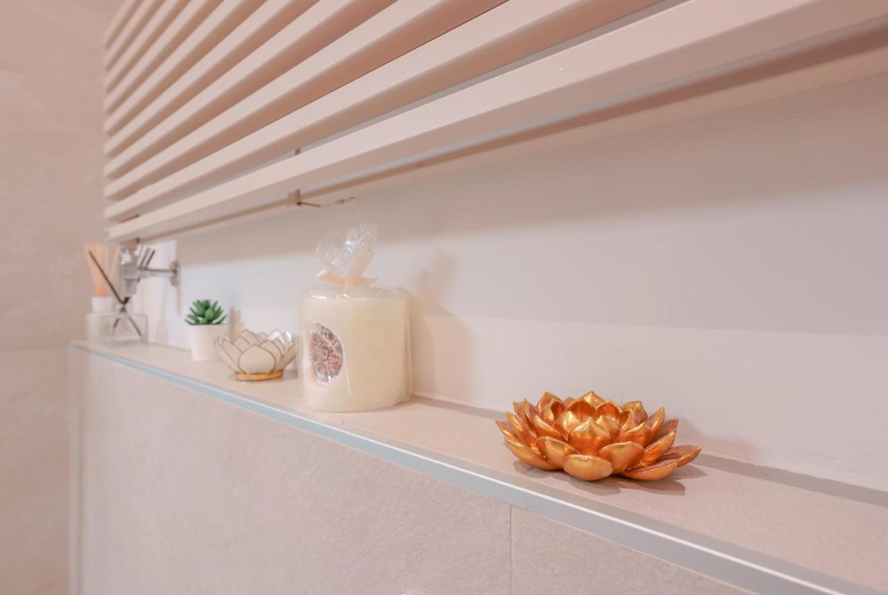 Attico Di Via D'Azeglio Bed & Breakfast โบโลญญา ภายนอก รูปภาพ
